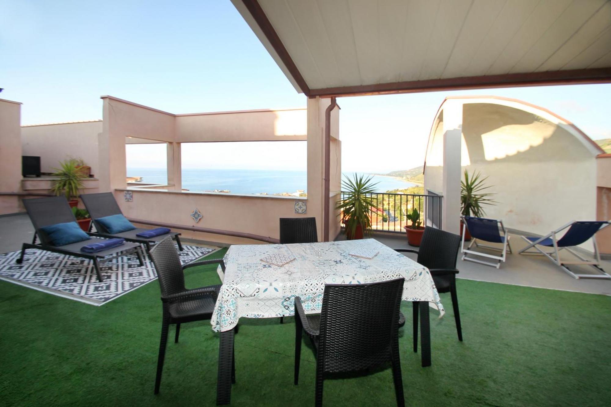 Attico Vista Mare Con Terrazza E Spa Riscaldata Санто-Стефано-ди-Камастра Экстерьер фото